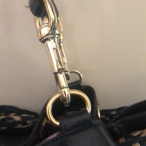 Gucci bag! Excellent condition. Nice and big! - Picture 3 of 4